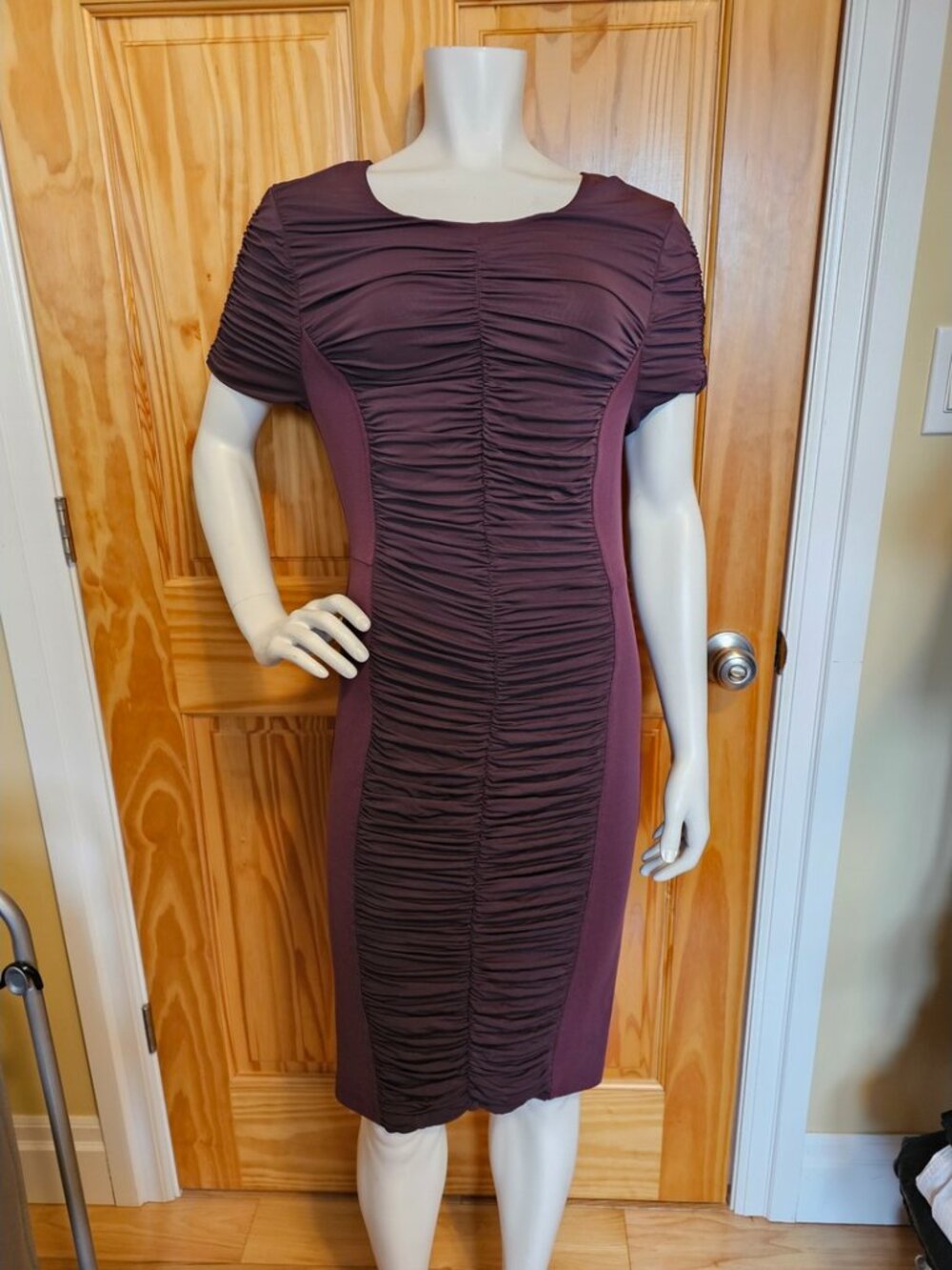 💛 23. Burberry Size 8 Dress